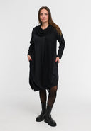 Robe 'Lunet' – moderne, élégante & avec un design au caractère affirmé