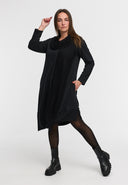 Robe 'Lunet' – moderne, élégante & avec un design au caractère affirmé