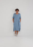 'Alina' klänning – A-linje, mjuk & med dragsko-detaljer